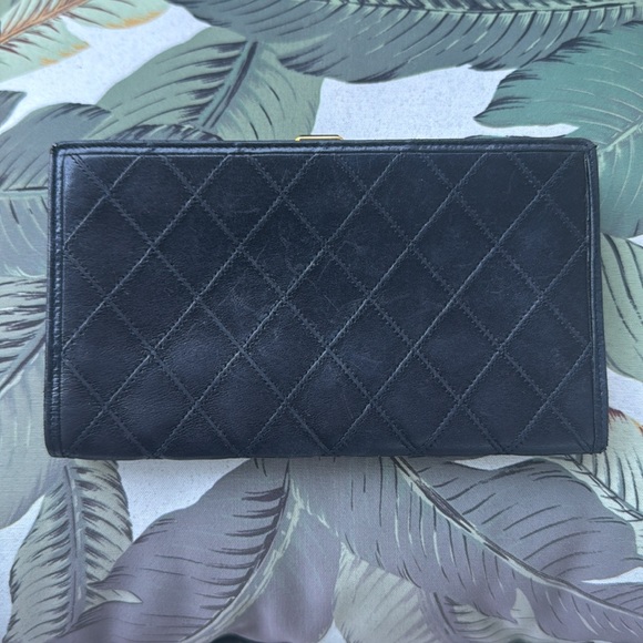 New Addition-❤️🔥Vintage Chanel Long Black Leather Wallet-Beautiful❤️🔥 - Picture 2 of 9